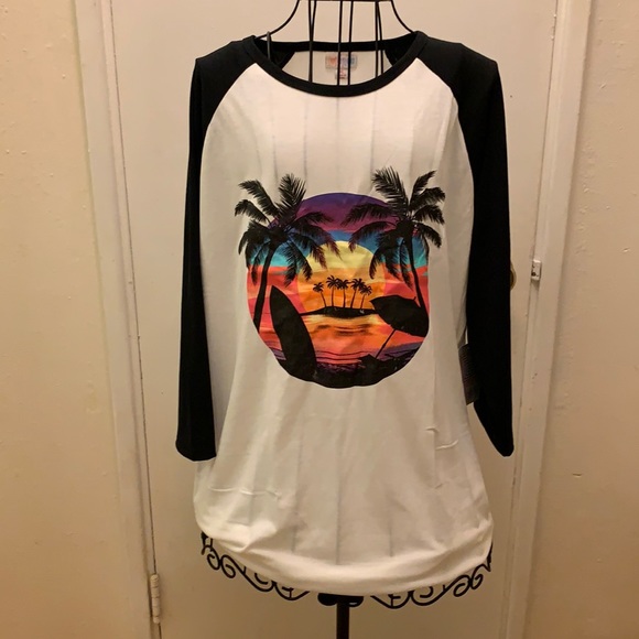 LuLaRoe Tops - 🍭LuLaRoe Randy🍭